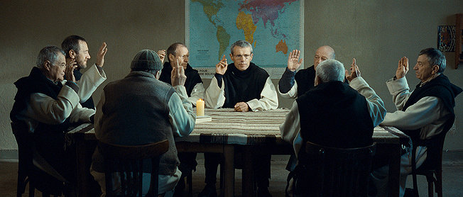 The monks vote to stay in 'Of Gods and Men' ('Des hommes et des dieux' (2010)